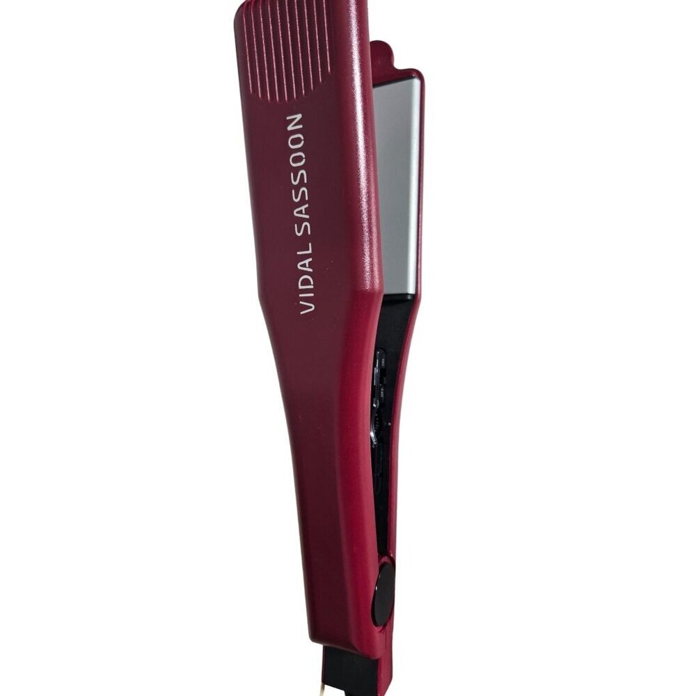 Vidal Sassoon Red Hair Straightener Flat Iron‎ Does turn on and get Hot